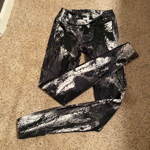 Women’s underarmour leggings multi print small